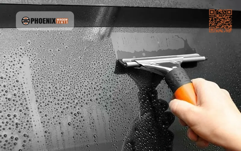 Phoenix_Window_Tints_window_tinting_squeegee_application